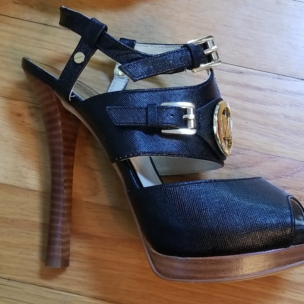 Heels - Picture 2 of 4